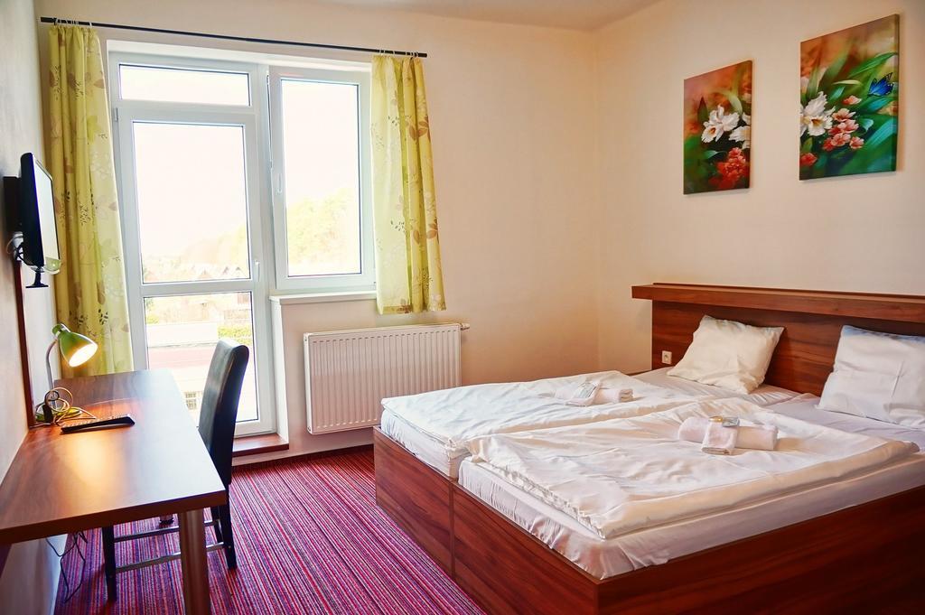 Restaurace A Penzion Zdena Bouda Hradec Kralove Room photo